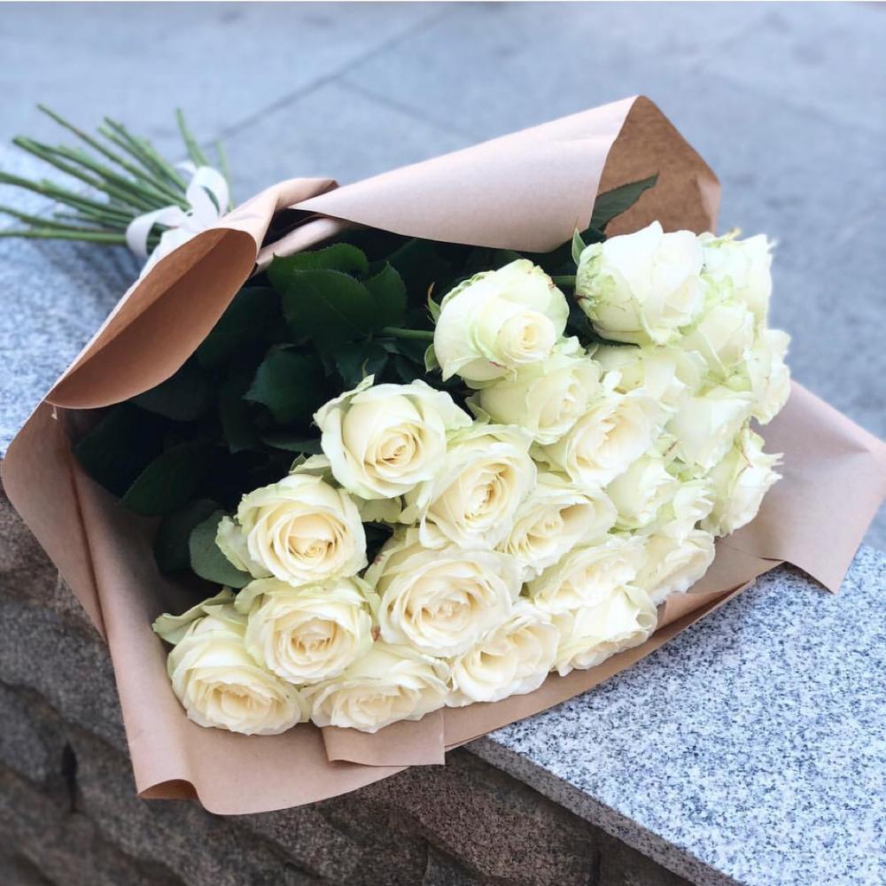 Букет Белые розы Анастасия в Александров Гае