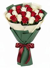 Букет Микс из красных и белых роз в Александров Гае