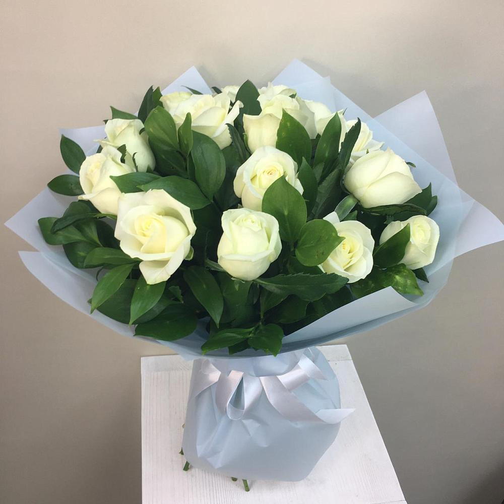Букет 15 Белых роз Проуд в Александров Гае