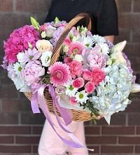Композиция солнечный день в Александров Гае Цветочная композиция из Розы, Хризантемы, Пионы и Лизиантусы в корзине в Александров Гае