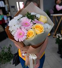 Букет цветов из:  Герберы, Розы и Хризантемы в Александров Гае