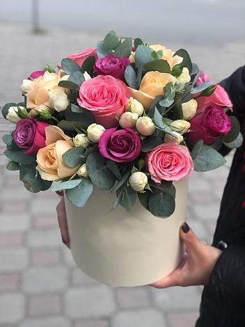 Цветочная композиция из Розы в шляпной коробке в Александров Гае