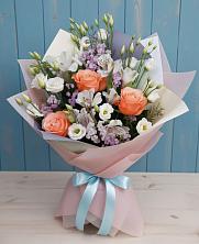 Букет цветов из:  Лизиантусы, Розы, Альстромерии и Гипсофила в Александров Гае