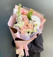 Букет цветов из:  Хризантемы и Розы в Александров Гае