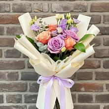 Букет цветов из:  Лизиантусы и Розы в Александров Гае