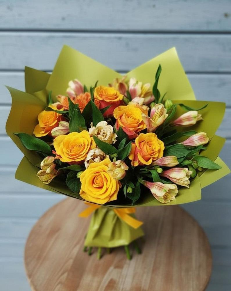 Букет цветов из: Альстромерии и Розы в Александров Гае