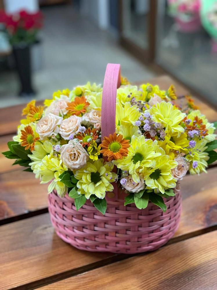 Цветочная композиция из Хризантемы и Розы в корзине в Александров Гае
