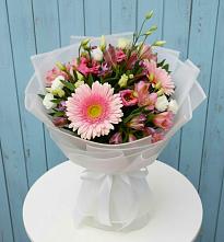 Букет цветов из:  Герберы, Альстромерии и Лизиантусы в Александров Гае