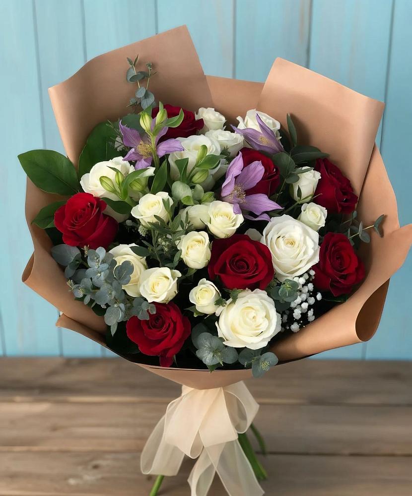 Букет цветов из: Розы и Альстромерии в Александров Гае