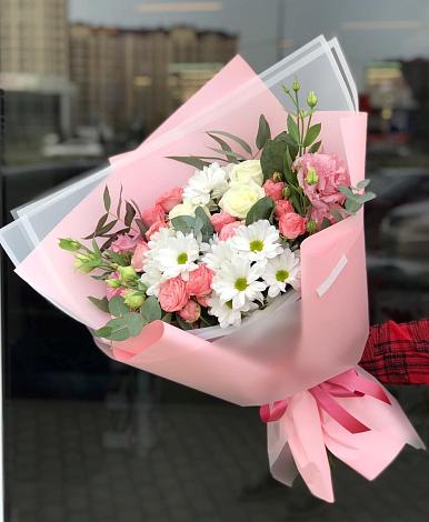 Букет цветов из: Розы, Лизиантусы и Хризантемы в Александров Гае